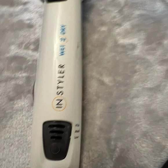 White and Pink Hair Styling Tool - Picture 15 of 15